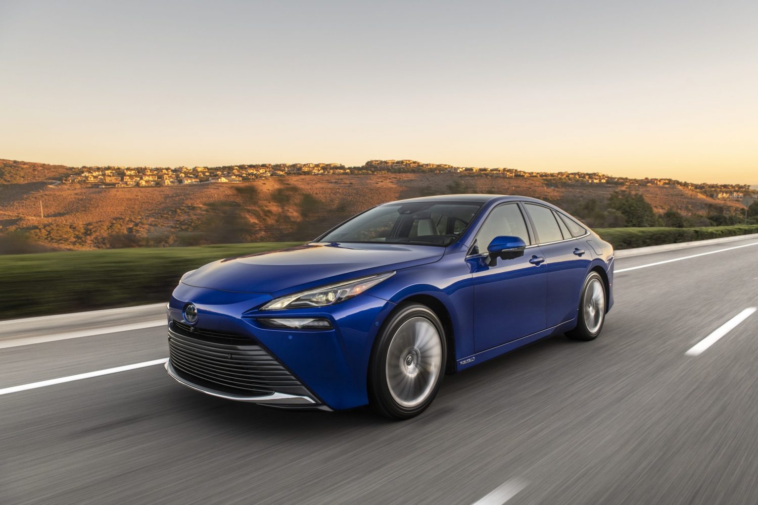 Toyota Mirai 2023: el eléctrico sin enchufe